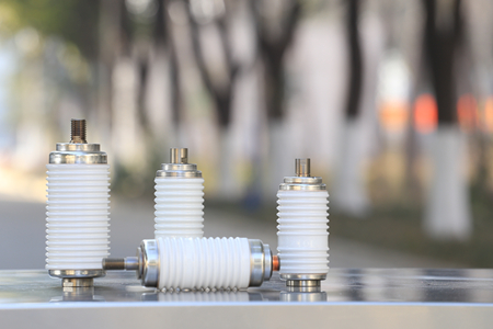 真空開關管接觸點選什么材質好？一般為銅合金！